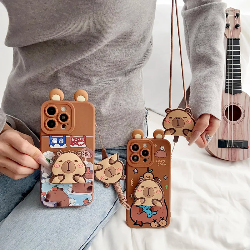 Capa de Capivara com Orelhas e Enfeites
