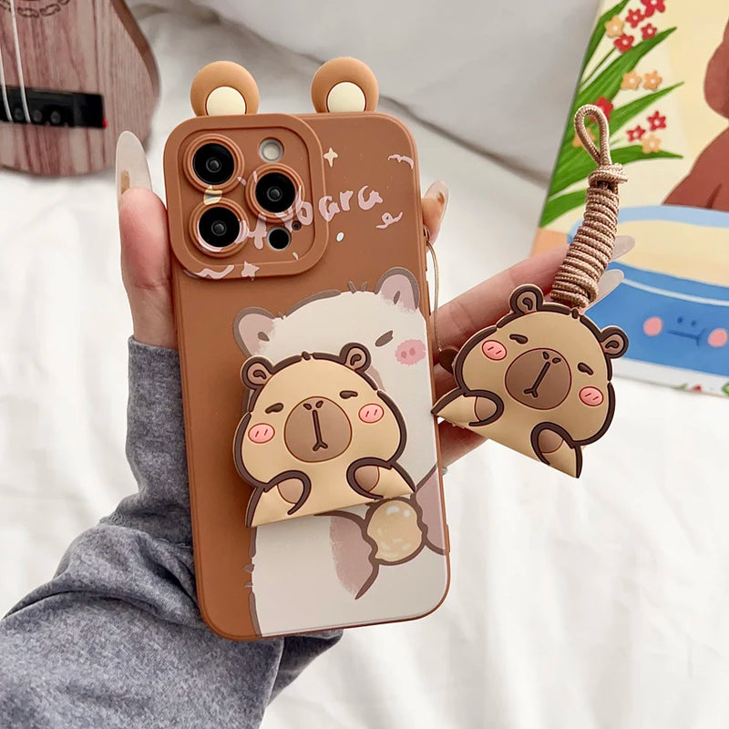 Capa de Capivara com Orelhas e Enfeites